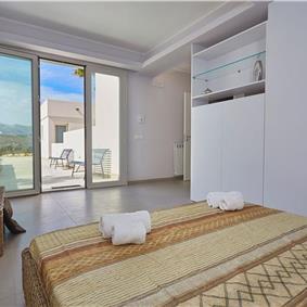 5 bedroom villa with infinity pool, Castellammare del Golfo, sleeps 9